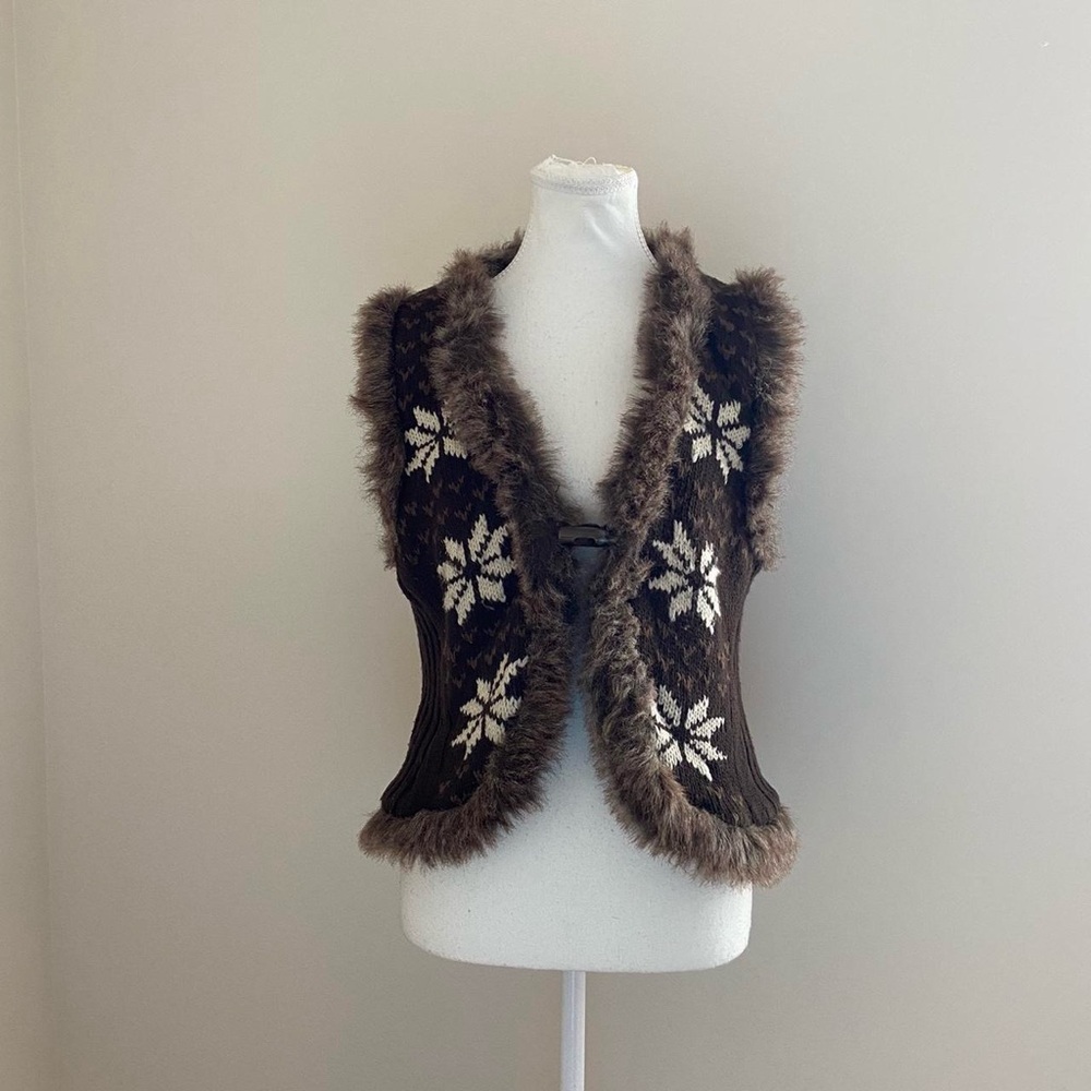 Brown Faux Fur Trim Vest with Snowflake Pattern